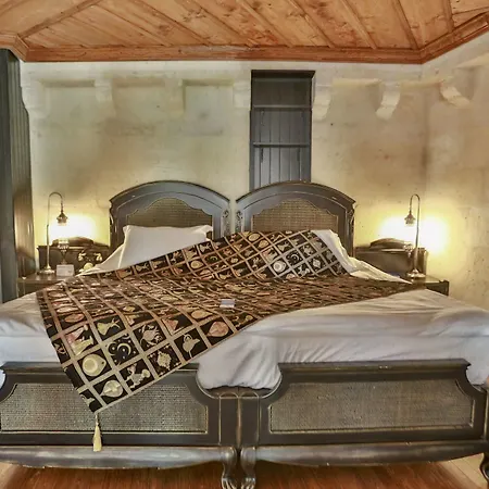 Satrapia Boutique Hotel *